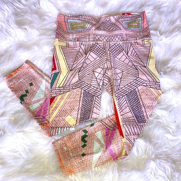 NIYAMA SOL Geometric Beachcomber Crop Leggings - Picture 1 of 12